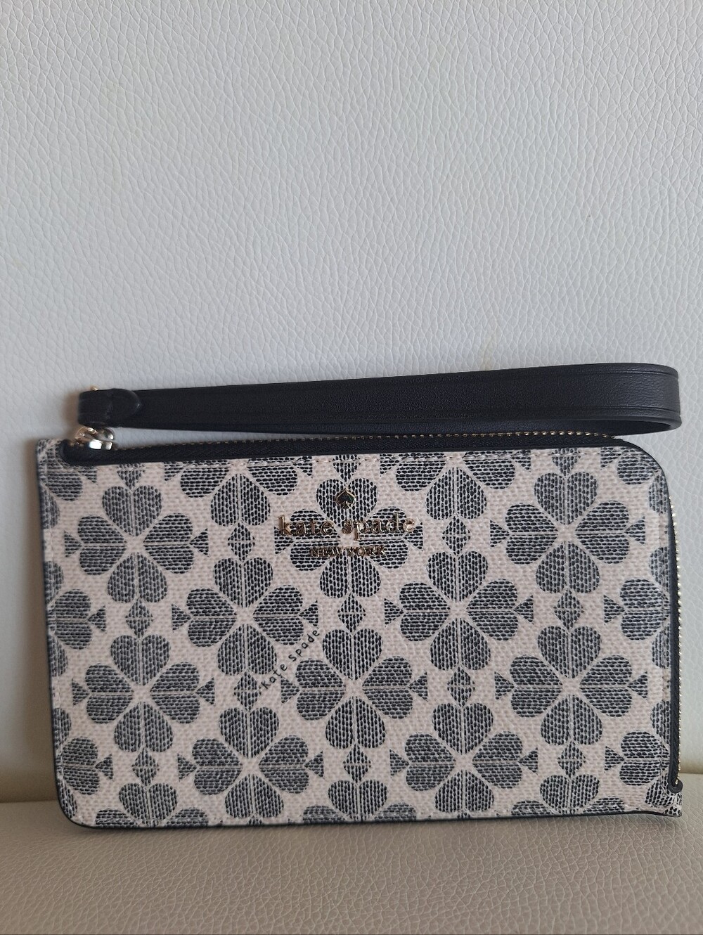 Kate Spade Black & White Flower Small L-zip Wrislet EUC - Picture 2 of 7